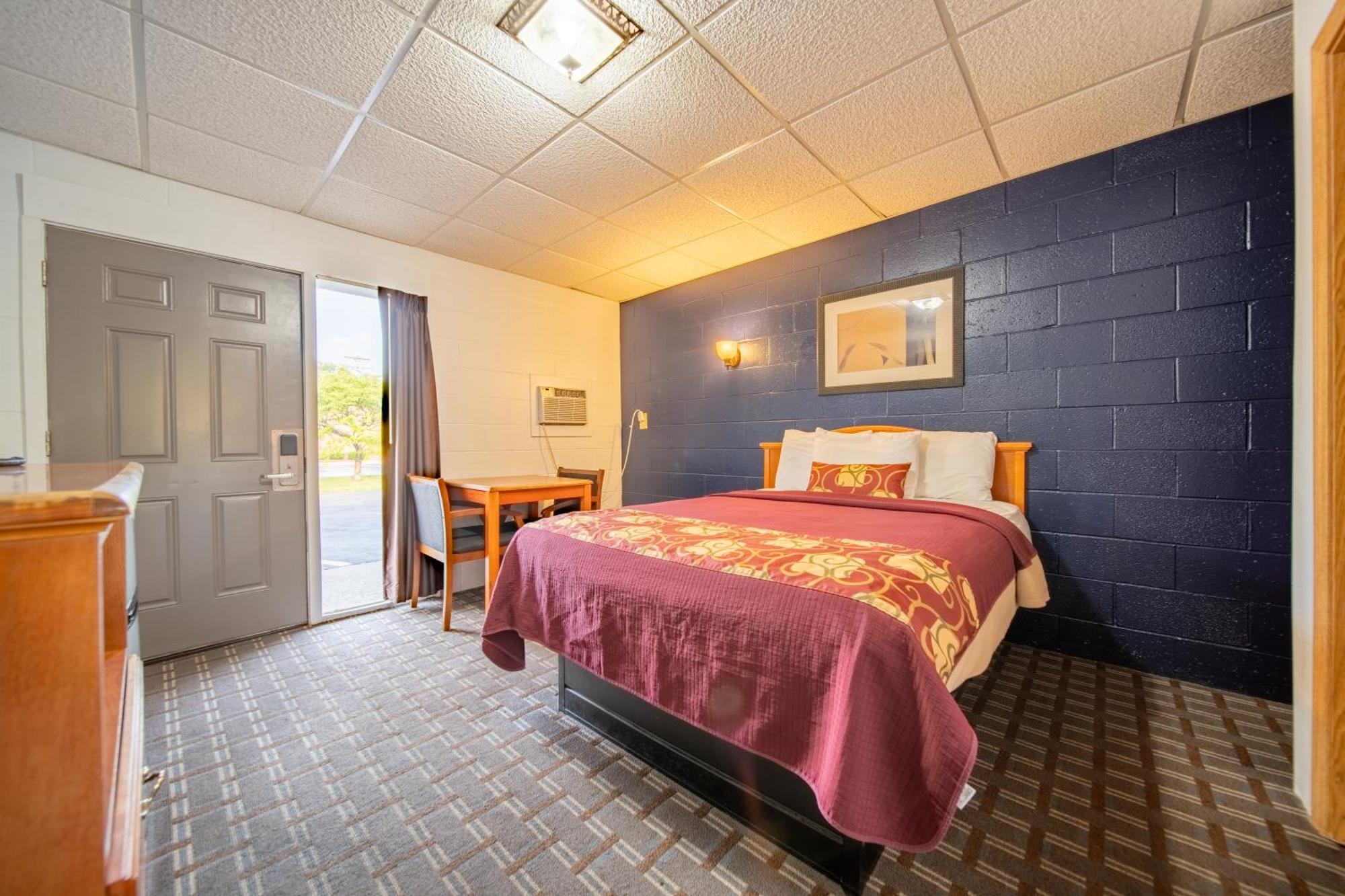 Sleep-Ees Inn, Saginaw & Frankenmuth Exterior photo