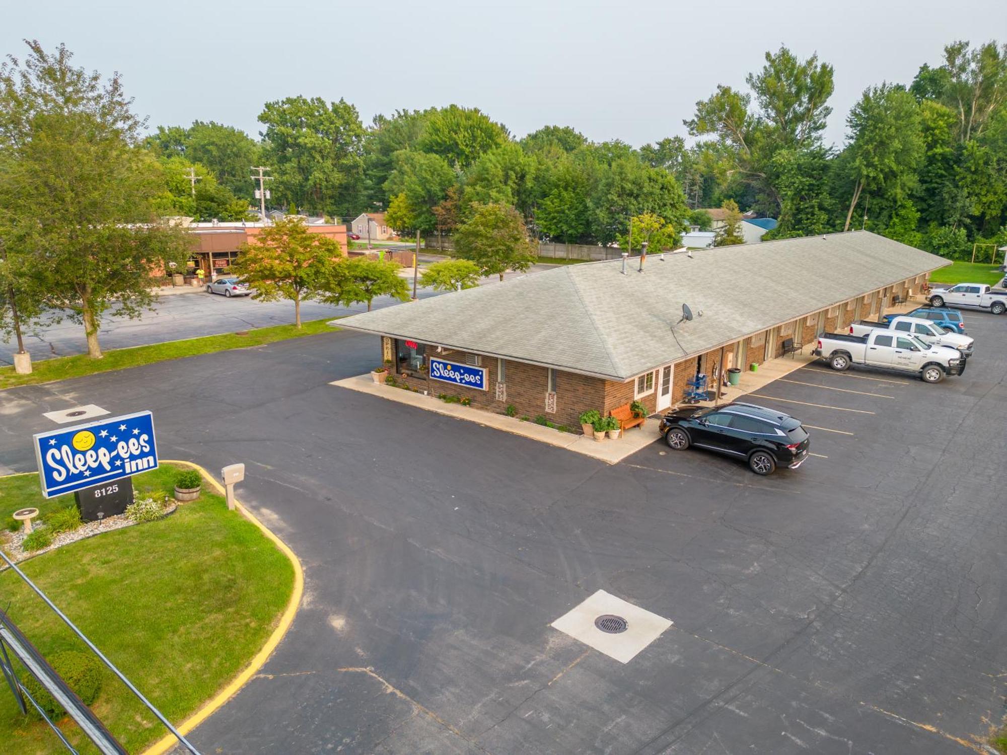 Sleep-Ees Inn, Saginaw & Frankenmuth Exterior photo