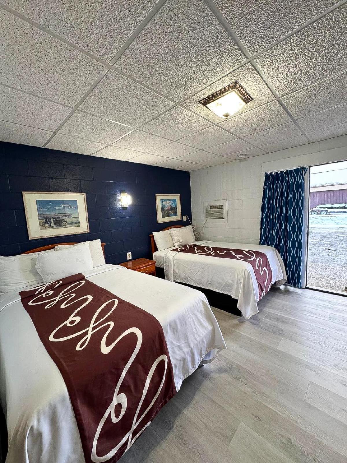 Sleep-Ees Inn, Saginaw & Frankenmuth Exterior photo